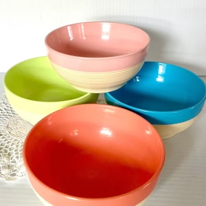 Set of 4 or 5 Vintage Woven Raffia Insulated Bowls in Assorted Colors Price  is for One Set, Two Sets May Be Available 