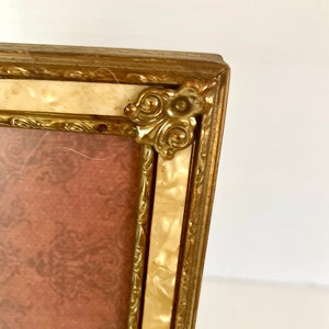 Vintage Gold Metal Photo Frame with Faux Mother of Pearl Inlay (5x7 in)