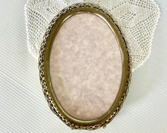 Vintage Filigree Oval Footed Gold Tone Photo Frame - 5in x 7in - Table Top