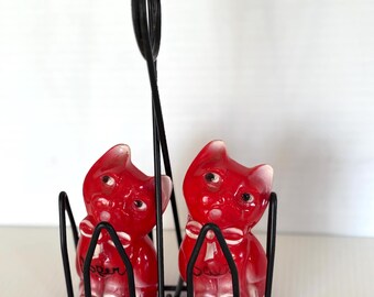 Vintage Red Plastic Cat Salt and pepper Shakers.