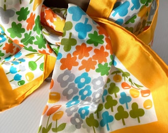 【未使用品】 Flower Large Scarf アイボリー おねコラボ ウールシルクストールヘリンボーン織120＞コラージュサークル