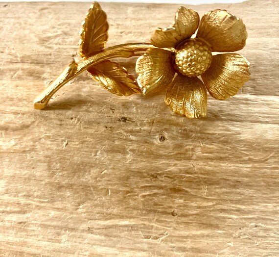 Vintage Giovani Flower Pin Brooch - Sculpted Deta… - image 7