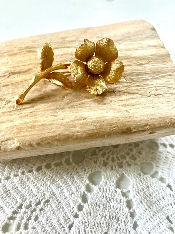 Vintage Giovani Flower Pin Brooch - Sculpted Deta… - image 2