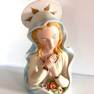 Vintage &quot;LEFTON&quot; Bust Praying Madonna Figurine/Porcelain/Religious Statue/Virgin Mary/Christianity - Measures 6in Tall - Chipped Flower