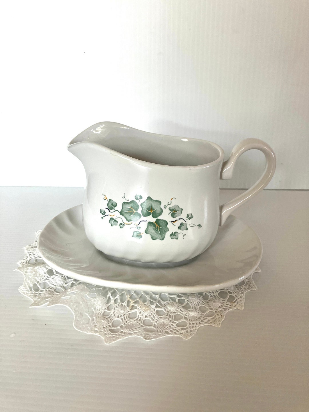 Vintage CORELLE callaway Ivy Gravy Boat With Under Plate Corning