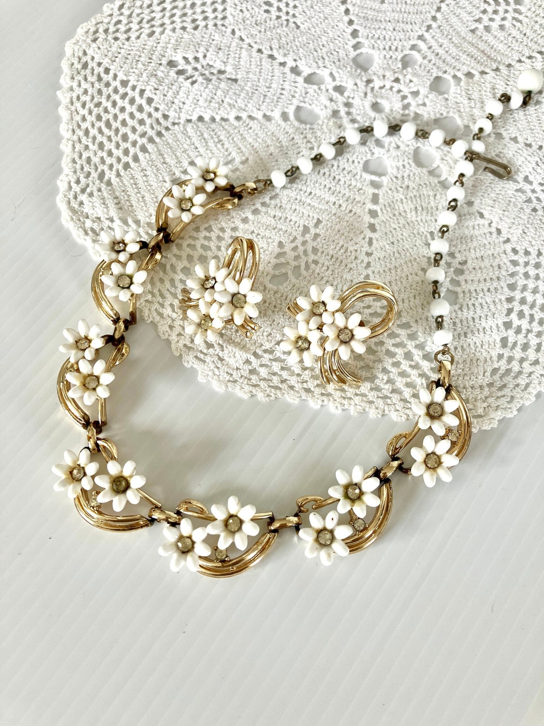 ■VINTAGE HOLLYWOOD■ Colorful Vacation Daisy Necklace VH243 VINTAGE HOLLYWOOD】Flutter Daisy Necklace VH2478NE071M