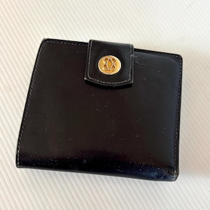 Cartera/monedero BOSCA vintage negra con cierre a presión - Piel de vacuno de grano superior - 10,8 cm de alto x 13,7 cm de ancho