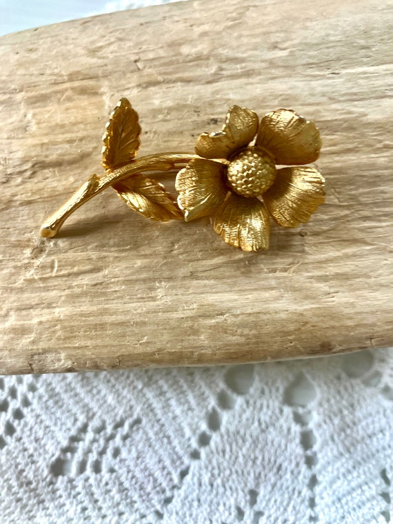 Vintage Giovani Flower Pin Brooch - Sculpted Deta… - image 4