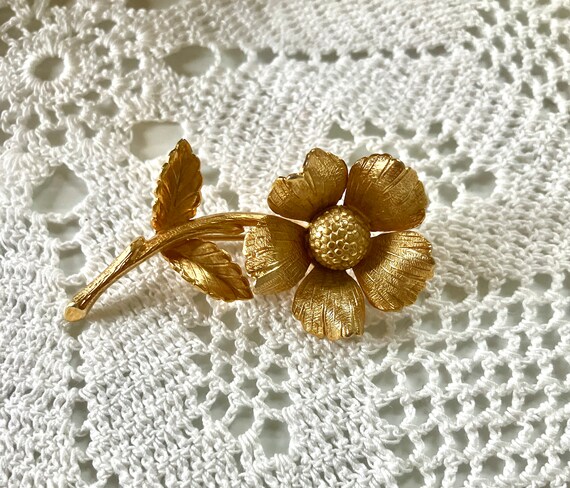 Vintage Giovani Flower Pin Brooch - Sculpted Deta… - image 6