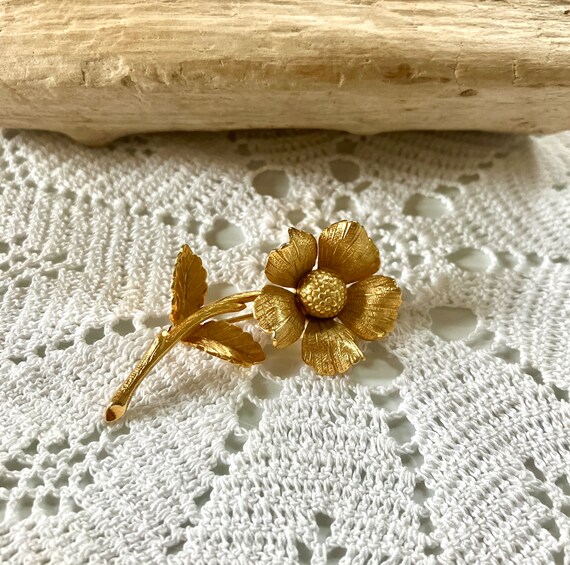 Vintage Giovani Flower Pin Brooch - Sculpted Deta… - image 3