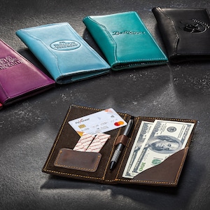 Prezenter rachunków restauracyjnych – skórzany portfel na rachunki z kieszeniami na gotówkę, karty i długopis – portfel kelnerski, grawerowany na zamówienie przez Mureli