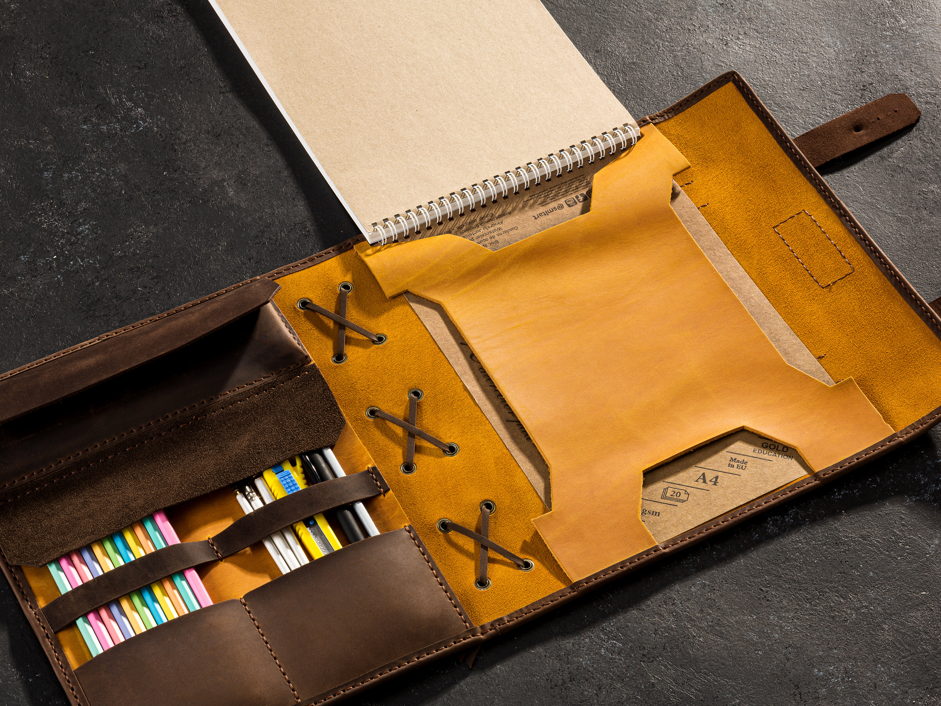 Desk Agenda Cover Taiga Leather - Art of Living - Books and