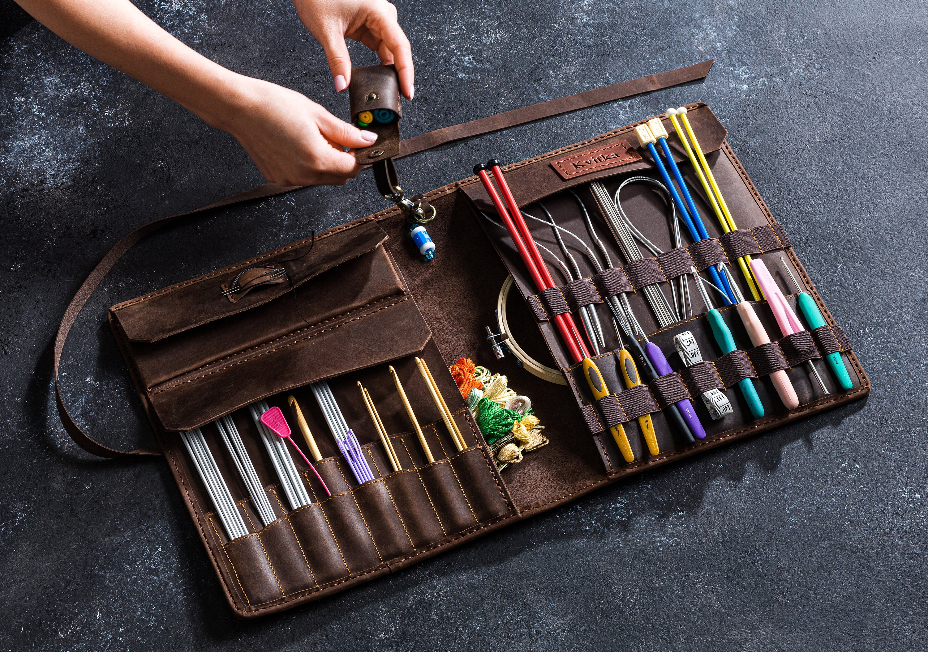 編み物用品、革製の編み針ケース、かぎ針ケース、パーソナライズされた