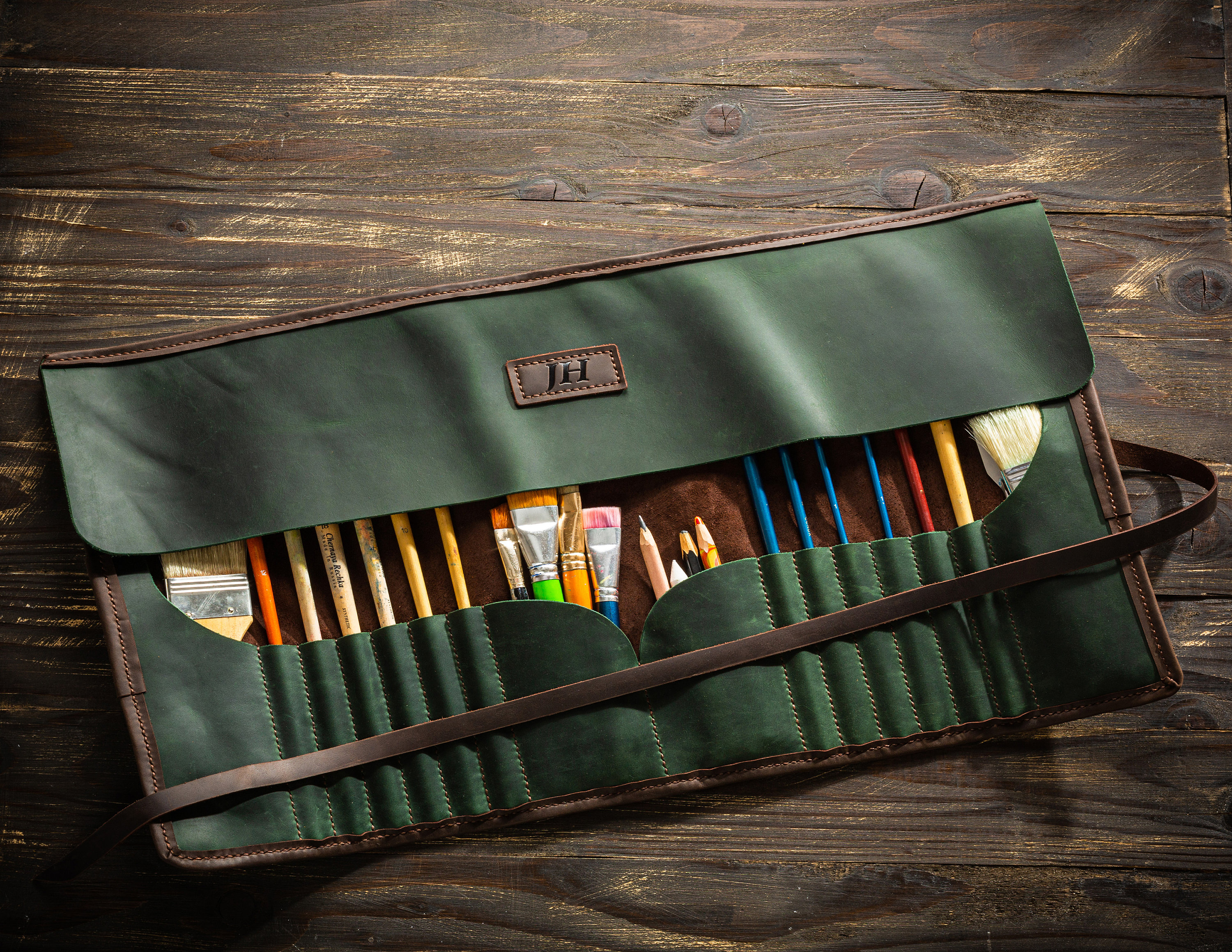 PERSONALIZED LEATHER BRUSH Roll, Paint Brush Holder for Long Brushes,  Custom Leather Brush Case for Artists, Personalized Gift for Artist 