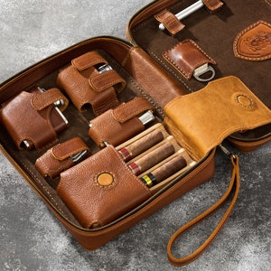 Large travel cigar case (Genuine leather & Wood) personalized by your name and logo