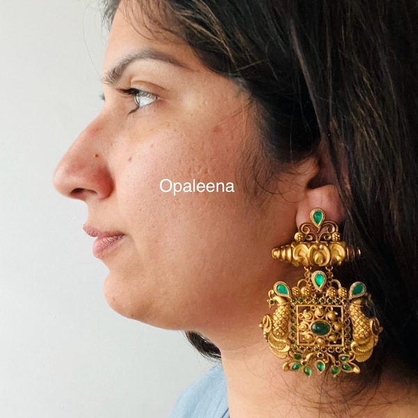 Gold jhumka green stone earrings Indian jhumka earrings traditional jhumka earrings antique gold earrings ethnic gold bollywood earrings