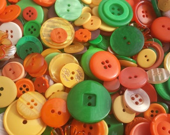 1950/'s 12 Apple Green Carved 2-hole 9//16/" 15 mm Vintage Buttons Casein Buttons
