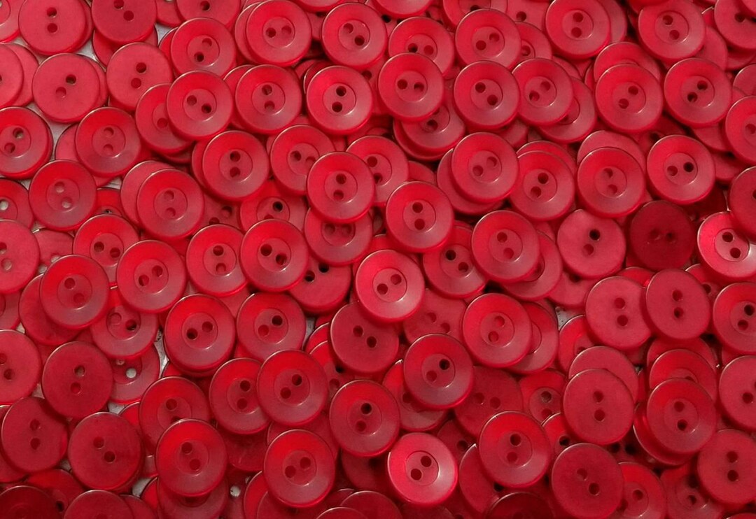 100 Blood Red Round 2-hole Buttons, Size 14mm, 9/16