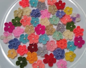 50 mini fleurs colorées au crochet, fleurs multicolores, appliques de fleurs d'environ 3/4 à 1 pouce, prêtes à être expédiées de OK, États-Unis !