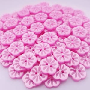 20 roze gebeeldhouwde bloemknoppen, iriserend, mooi, bloemen van 14 mm met 2 gaten, bijpassend groot aantal knopen