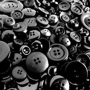 100 botones negros, botones negros para manualidades, botones de 4 agujeros  para coser, 5 tamaños, botones negros, botones de camisa, botón negro