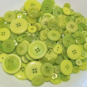 100 Spring Green Buttons, sizes 6mm to 30mm, 1/4&quot; to 1-3/16&quot;, many styles, bulk buttons, Fast Shipping