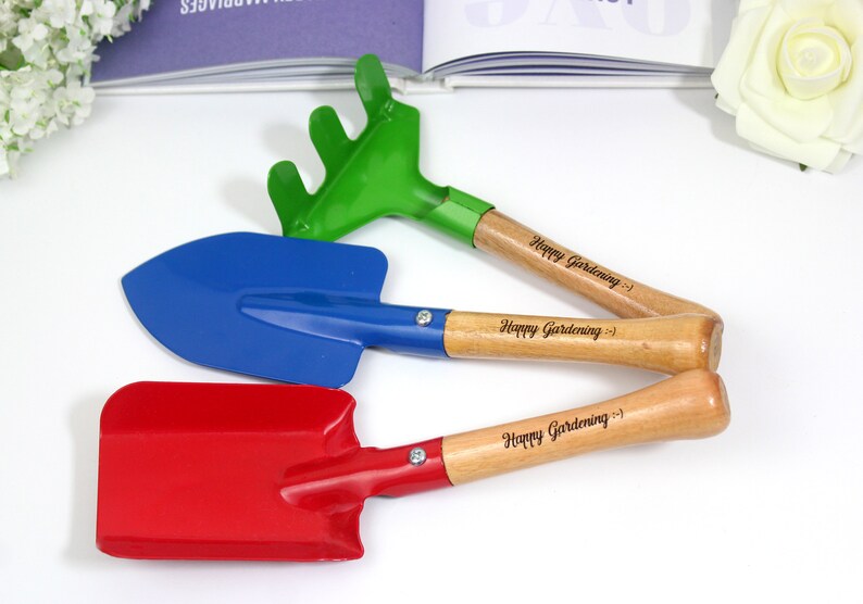 Engraved Garden set Personalised Garden Tools Set Stocking Filler. Custom Engraved Garden Kit 3 Piece Colour Gardening Set Gardening