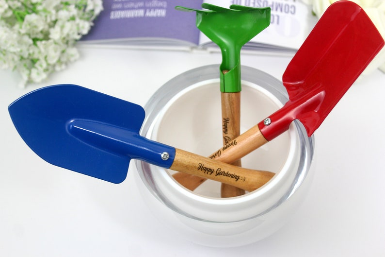 Engraved Garden set Personalised Garden Tools Set Stocking Filler. Custom Engraved Garden Kit 3 Piece Colour Gardening Set Gardening