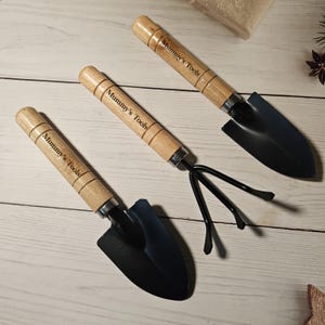Personalized Mini Garden Tool Set – Wooden Handle, Great Gardening Gift For Birthdays, Retirement, Anniversaries, Allotment, Christmas