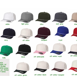 Peut inclure: Collection de casquettes snapback de diff&eacute;rentes couleurs, dont blanc, marine et rouge. Les casquettes ont un design mi-profil avec une hauteur de panneau avant de 8,9 cm. La circonf&eacute;rence est de 58,4/61 cm, et la visi&egrave;re mesure 6,6 x 17,8 cm.