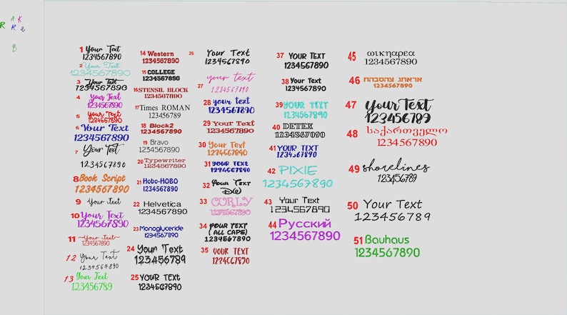 Peut inclure: Une collection d'exemples de texte dans diverses polices et couleurs, incluant des styles serif, sans-serif et script. Chaque exemple affiche le texte "Your Text" ou similaire, avec une s&eacute;quence num&eacute;rique. Le texte est dispos&eacute; sur un fond gris clair.