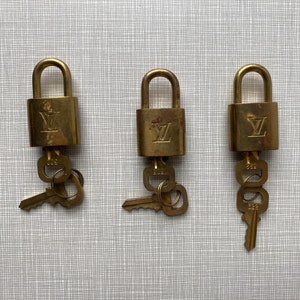  Louis Vuitton Cadena Padlock with Keys, Set of 30, Gold, gold  : DIY, Tools & Garden