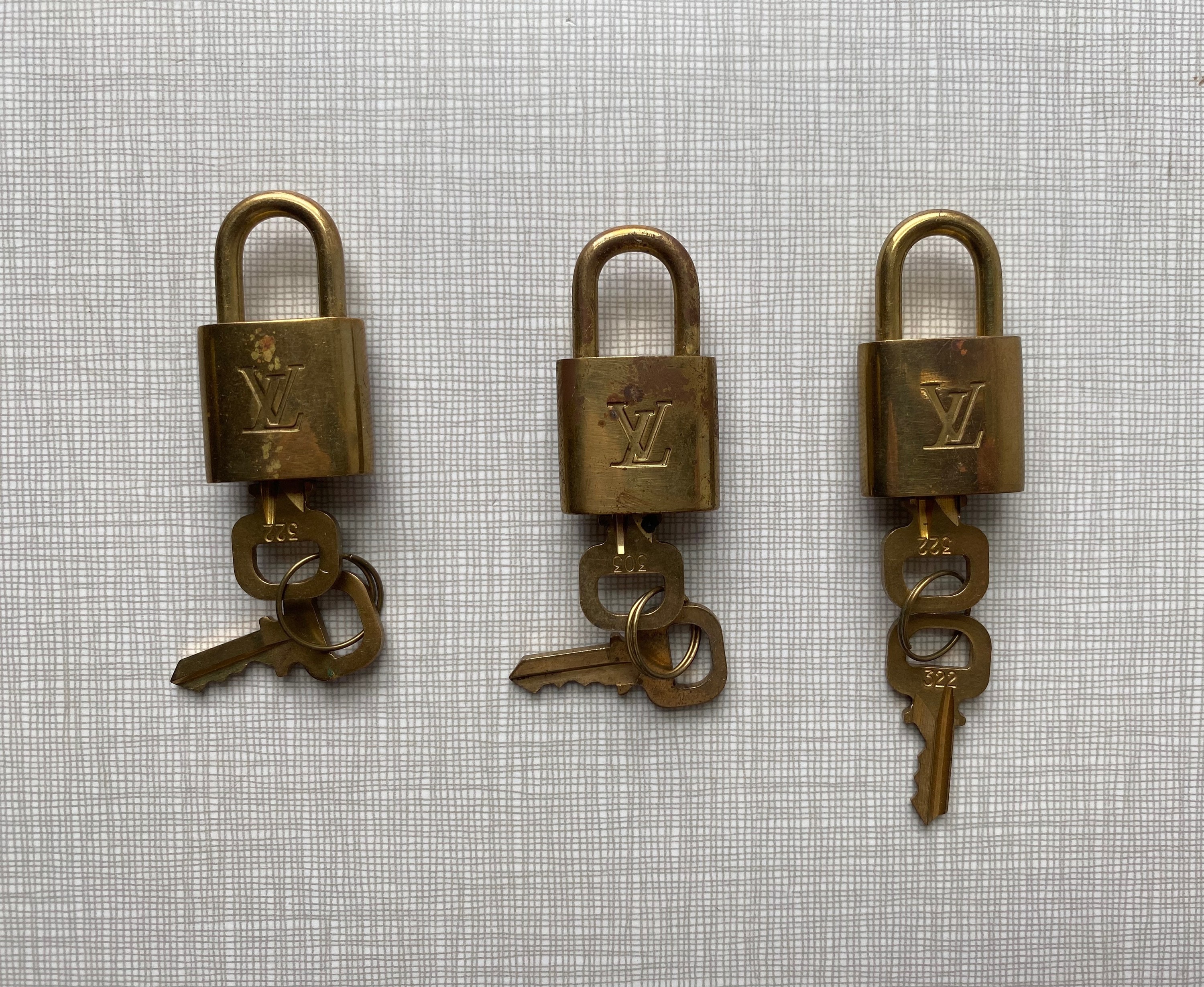 Louis-Vuitton-Set-of-10-Lock-&-Key-Cadena-Key-Lock-Gold – dct-ep_vintage  luxury Store