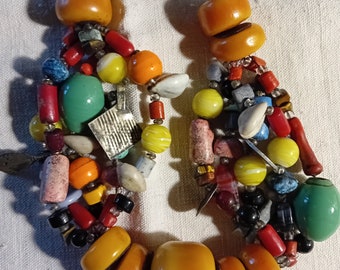 collier ancien marocain/perles de verre/ambre africain/copal