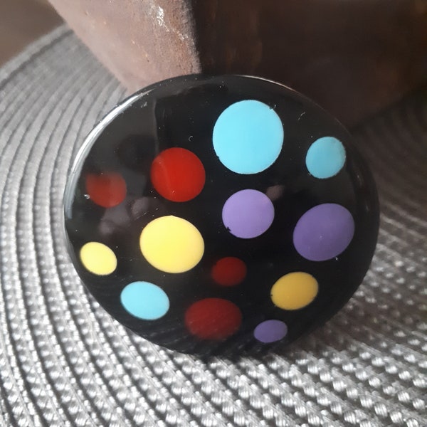 Broche multicolore vintage dans l'esprit des années 30 Galalithe ?