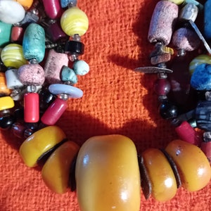 collier ancien marocain/perles de verre/ambre africain/copal image 3