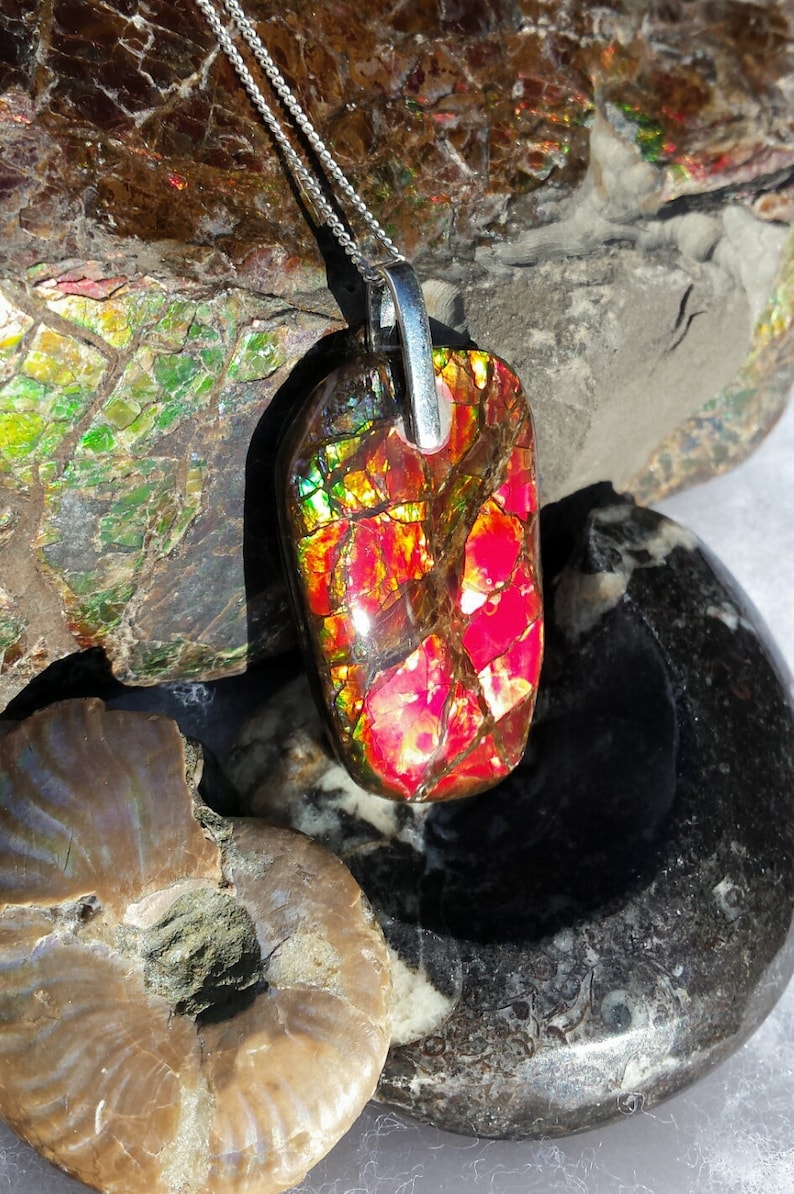 BRIGHT RED Alberta Ammolite Free Form Pendant Set With .925 Silver Bale /& 18 Curb Chain!