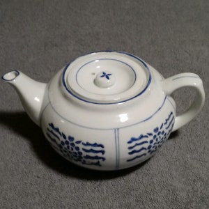 Vintage Chinese blue & white porcelain teapot