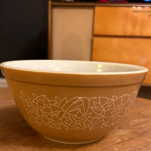 Vintage Pyrex WOODLAND BROWN 1-1/2 Qt. Nesting Mixing Bowl #402