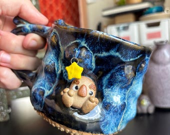 Handgemaakte keramische koffie-/theemok met gezichtje (414 ml)