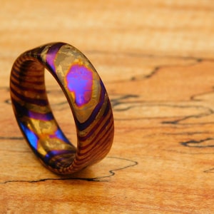 Anillo de titanio de Damasco cristalizado