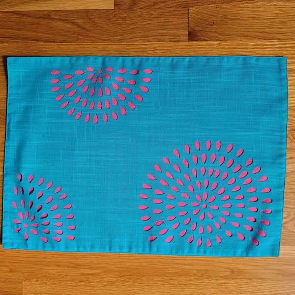 Vintage Turquoise and Pink Cutwork Flower Placemats, Two Sided Linen Blue and Pink Placemats, Boho Placemats, Set of 5