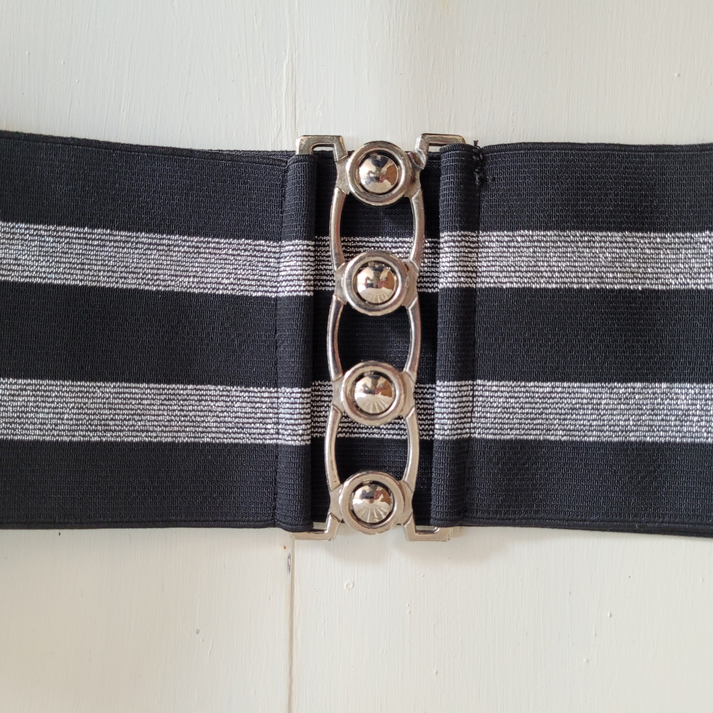 8685 Wide Elastic Stretch Vintage Antique Retro Buckle Belt (black Vintage 80s Black Wide Elastic Belt: Silver Interlocking  main image 2