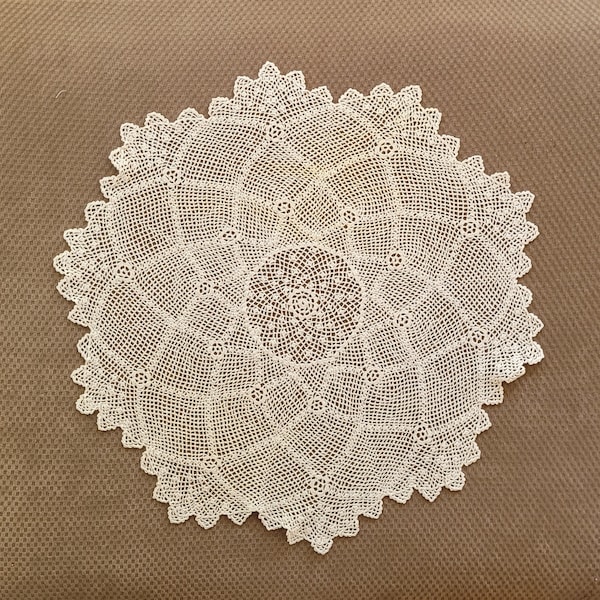 Vintage White Round Crocheted Doily, Table top Doily, Centerpiece Doily, 14" Round