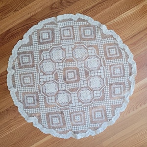 Vintage Round Crocheted Small Tablecloth, Crocheted Round End Table Cover, 26&quot; Round
