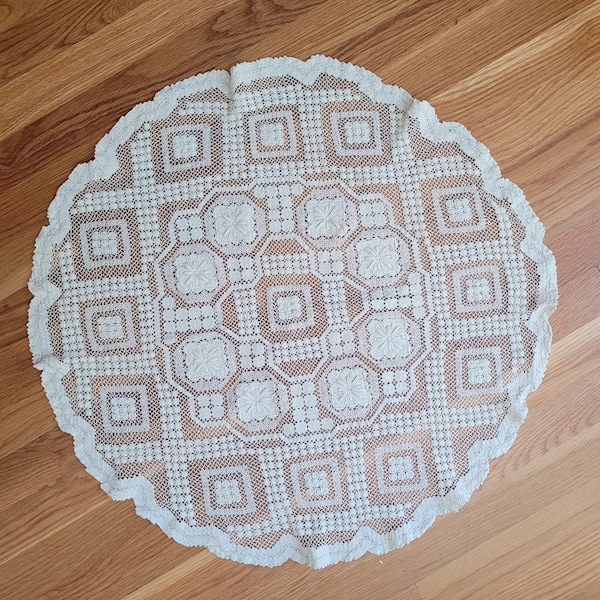 Vintage Round Crocheted Small Tablecloth, Crocheted Round End Table Cover, 26" Round