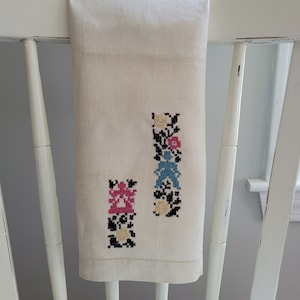 Vintage Mid Century Pennsylvania Dutch Tea Towel, Linen Kitchen Towel, Farmhouse Kitchen Towel, 1950&#39;s