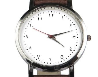 Chiffres arabes montre-bracelet personnalisée. Design minimaliste / discret. Choix de bracelet en cuir marron/noir
