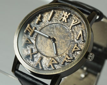 Reloj de pulsera hecho a mano con números de runas, números de oro 3d, caja rústica de bronce desteñida. correa negra o marron