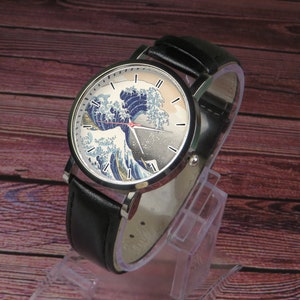 The Great Wave off Kanagawa wristwatch. Minimalist/understated design. Black or Brown strap. Unique design zdjęcie 3